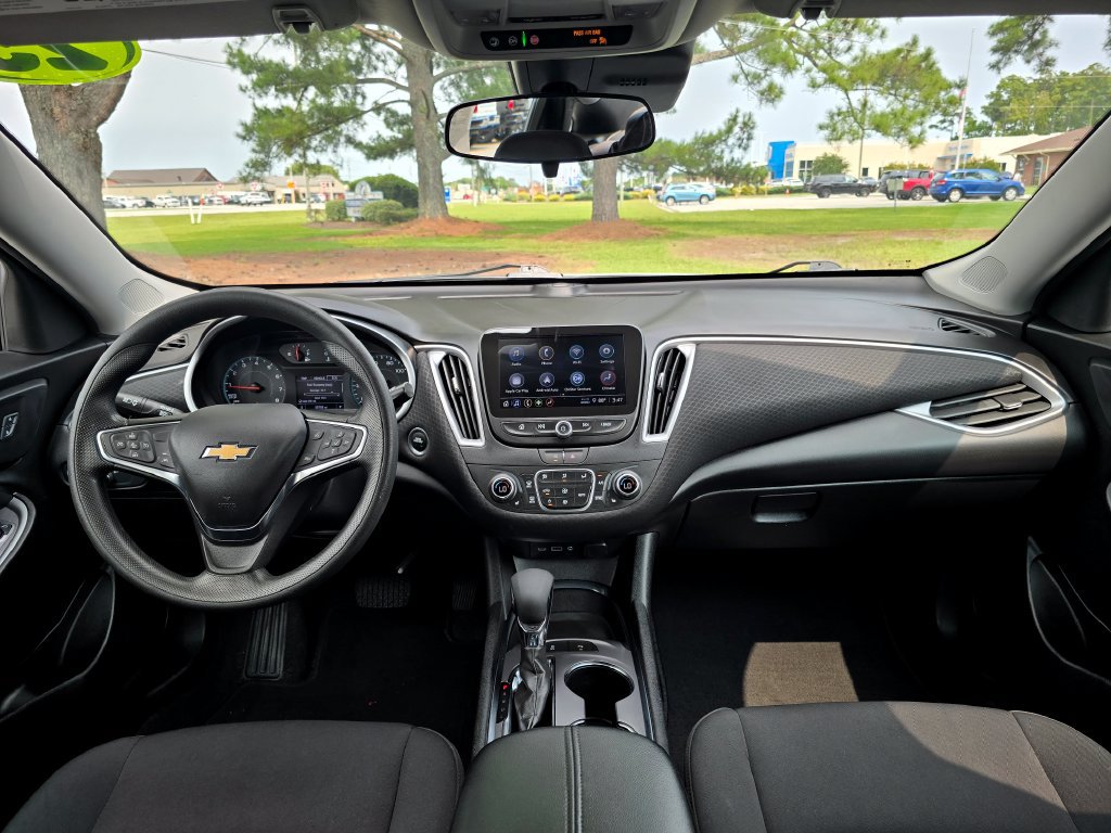 Certified 2025 Chevrolet Malibu LT FWD image 12