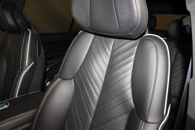 Certified 2026 Cadillac Vistiq Platinum w/ LPO, Floor Liner Package AWD/4WD image 9