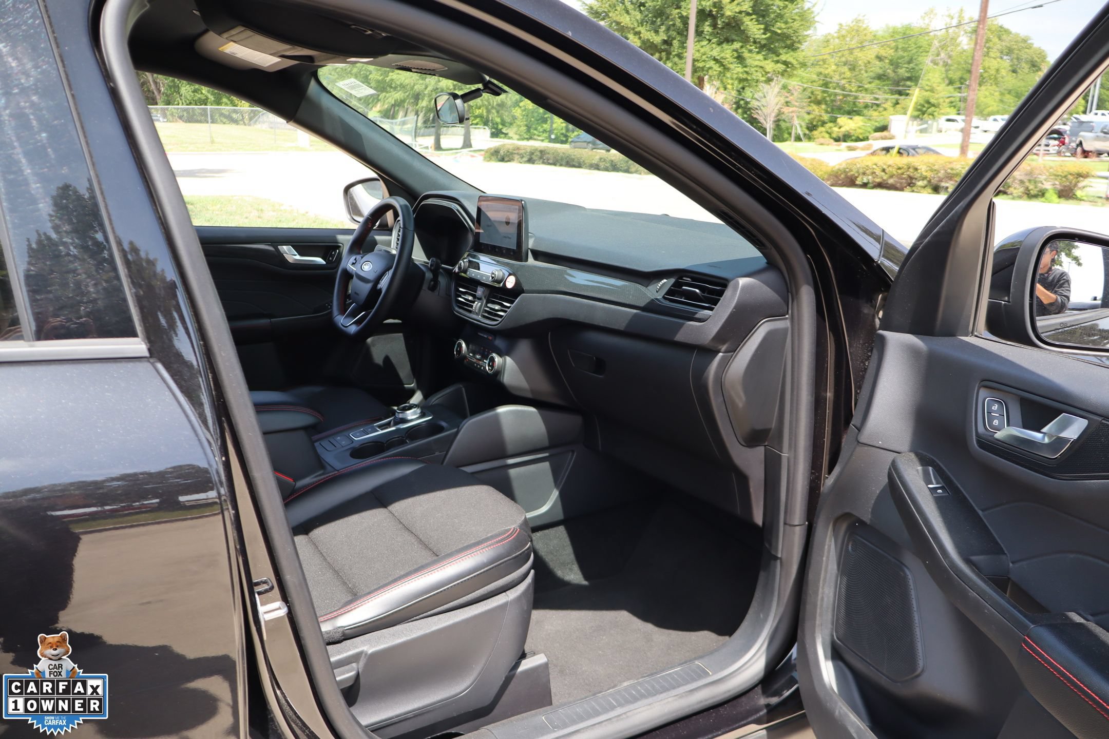 Used 2025 Ford Escape ST-Line Select AWD/4WD image 28