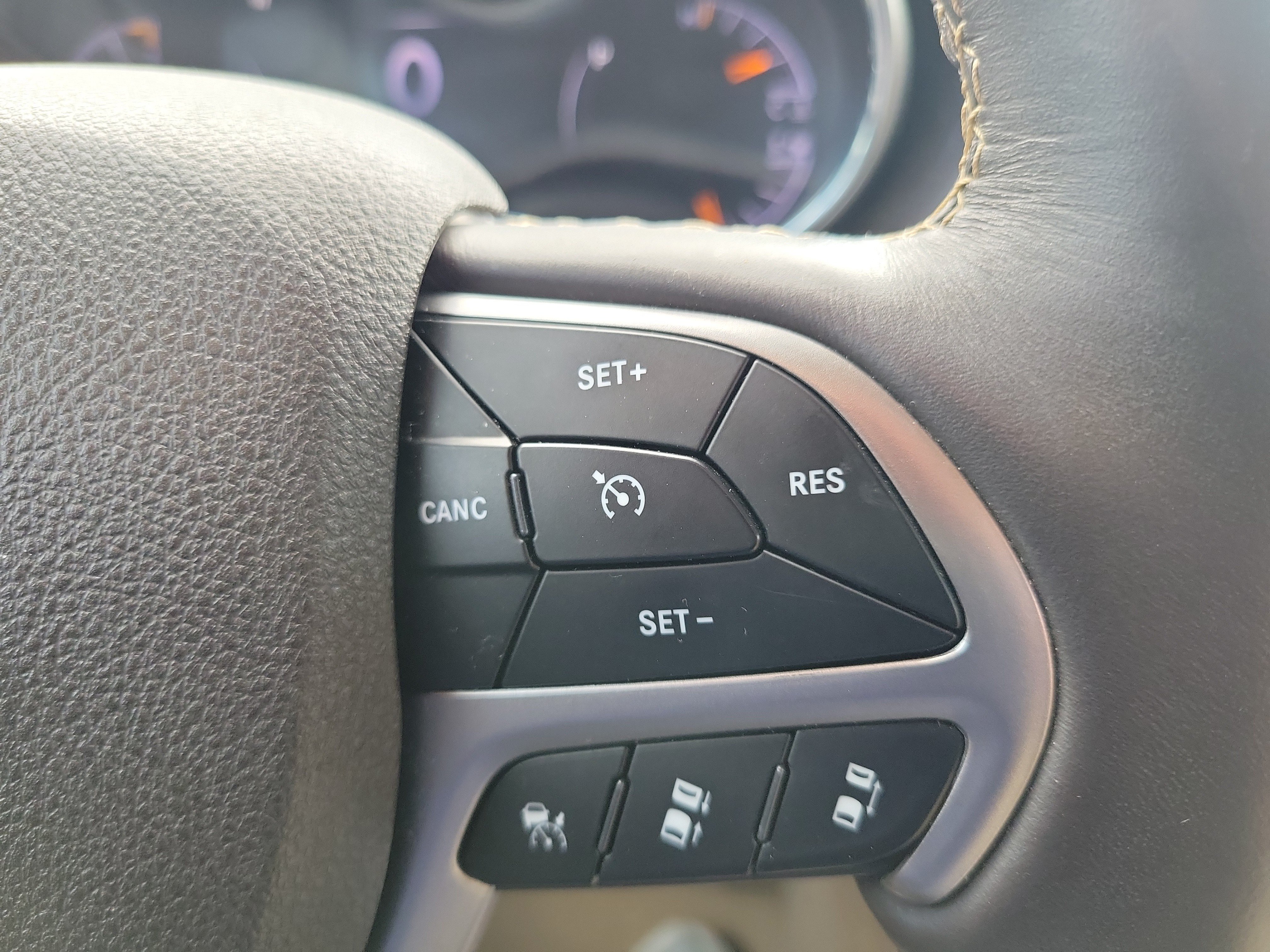 Used 2018 Jeep Grand Cherokee Overland AWD/4WD image 18