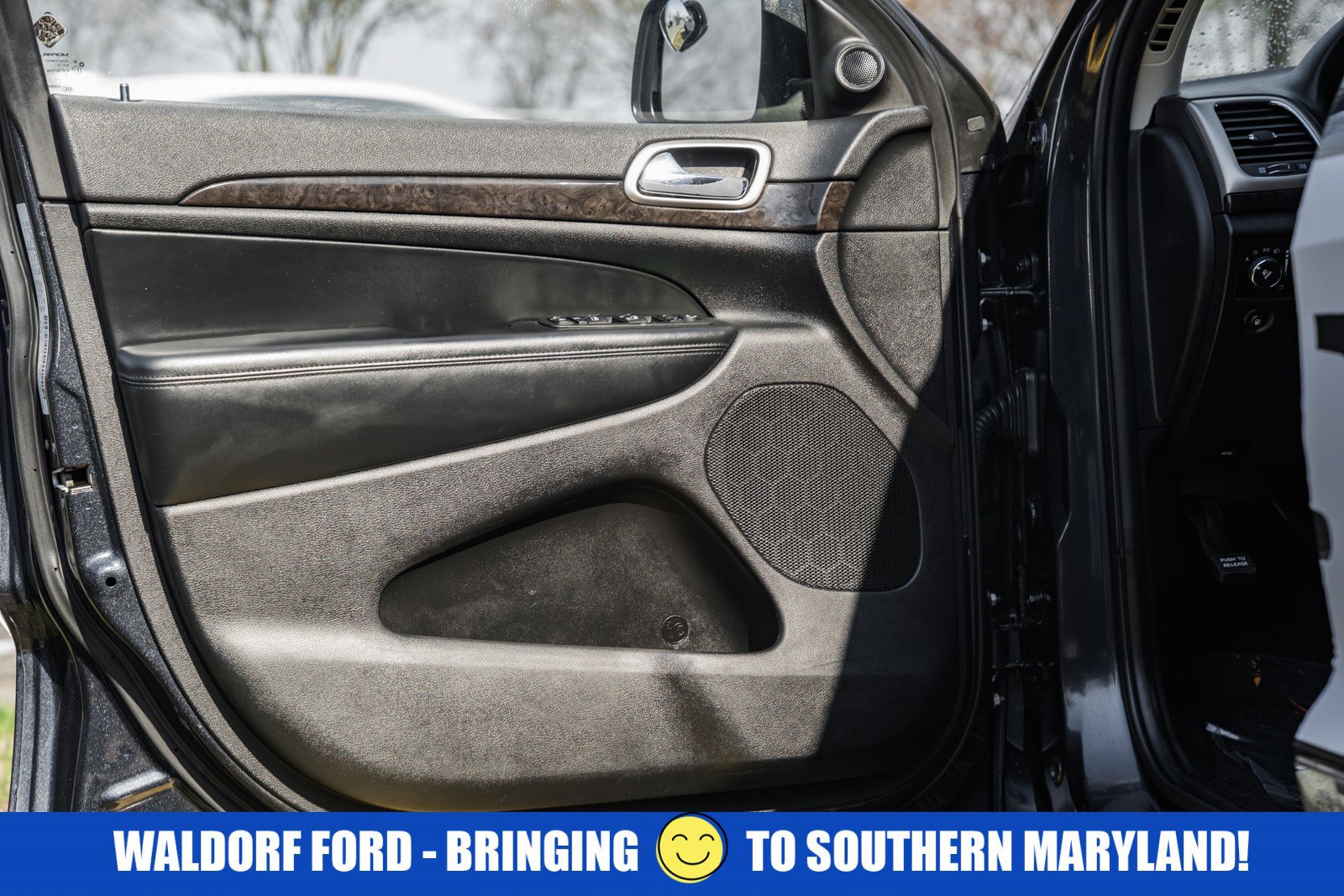 Used 2012 Jeep Grand Cherokee Laredo w/ Laredo E Group image 34