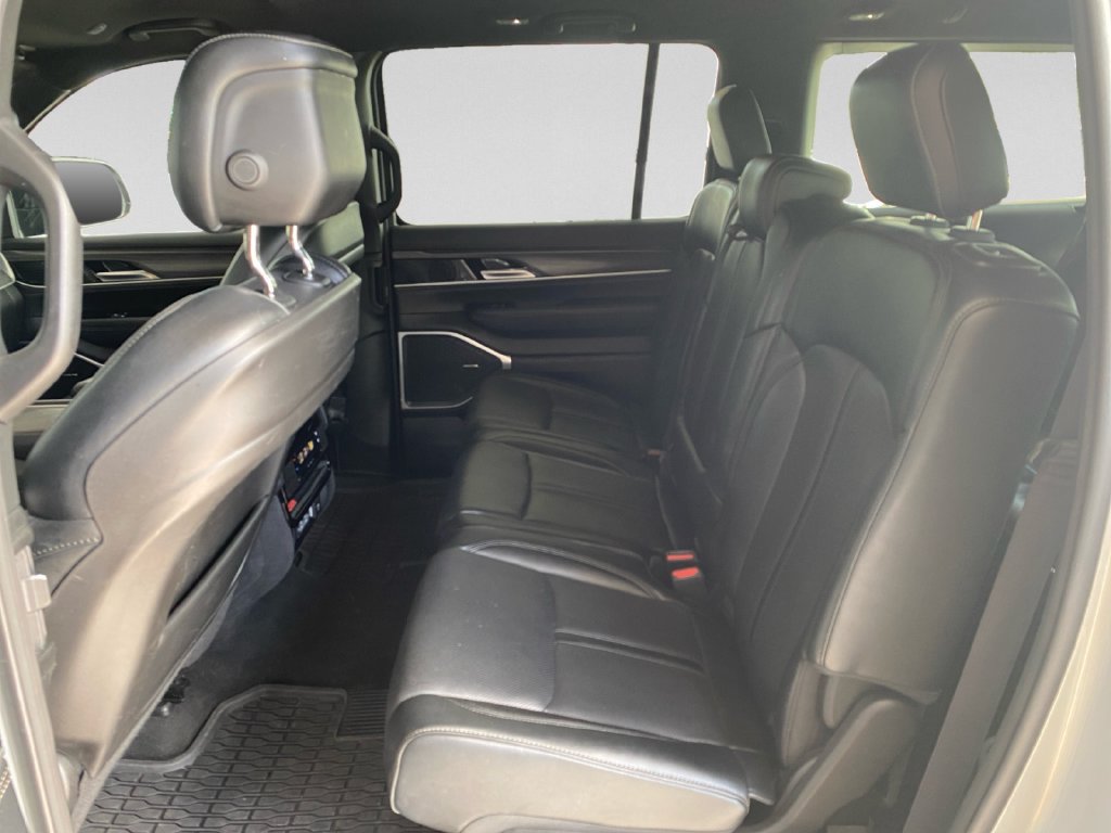 Used 2024 Jeep Wagoneer L Series II w/ Flexible Seating Group RWD image 25