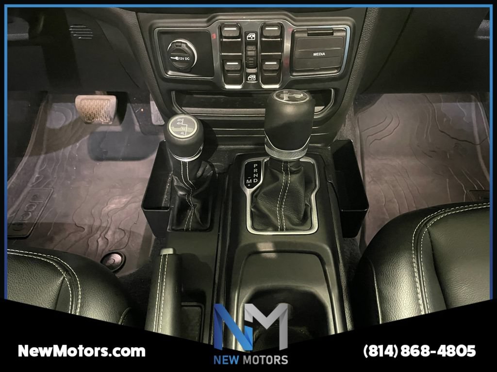 Used 2023 Jeep Wrangler Unlimited Sahara w/ Cold Weather Group AWD/4WD image 11