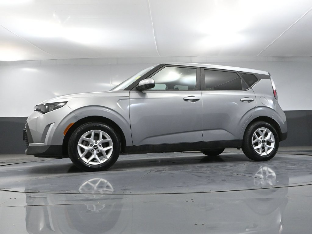 Used 2023 Kia Soul LX w/ LX Technology Package FWD image 44