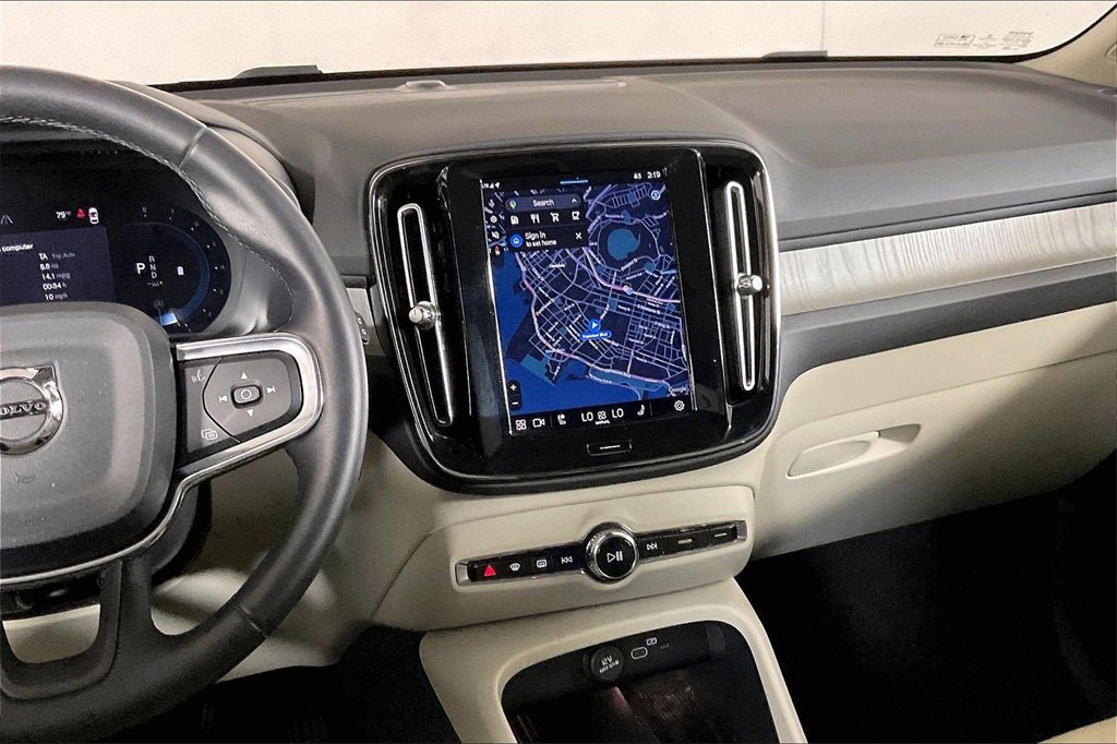 Used 2023 Volvo XC40 B4 Plus w/ Driver Assist Package image 5