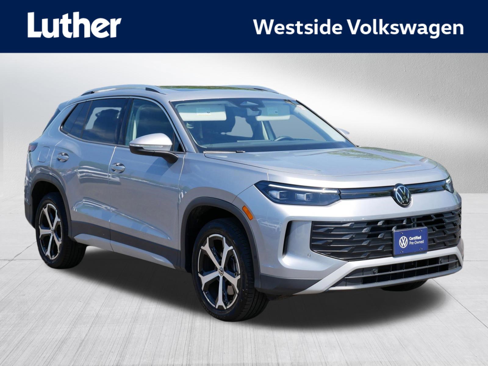 Certified 2025 Volkswagen Tiguan SE w/ Panoramic Sunroof Package AWD/4WD image 1