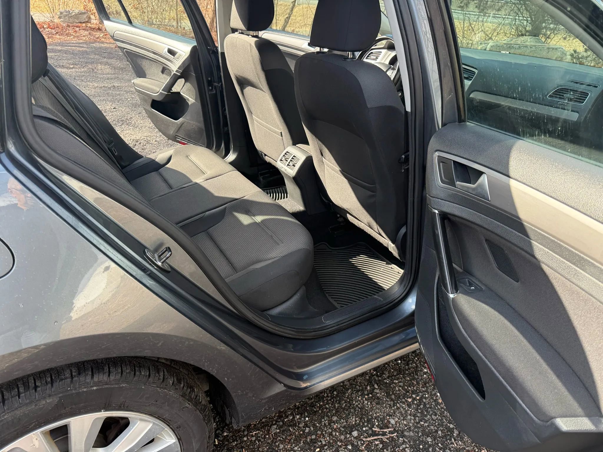 Used 2017 Volkswagen Golf S image 17