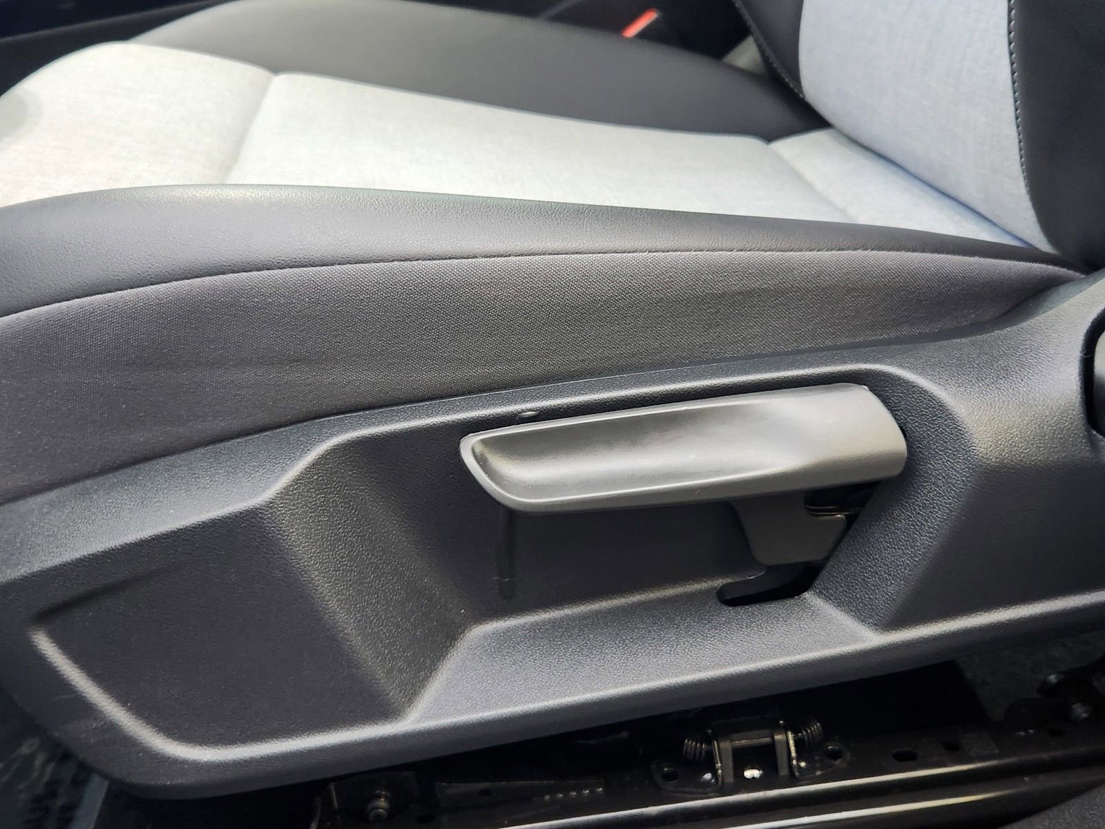 Used 2024 Volkswagen ID.4 Pro image 34