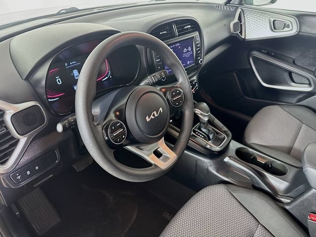 Used 2023 Kia Soul LX w/ LX Technology Package FWD image 7