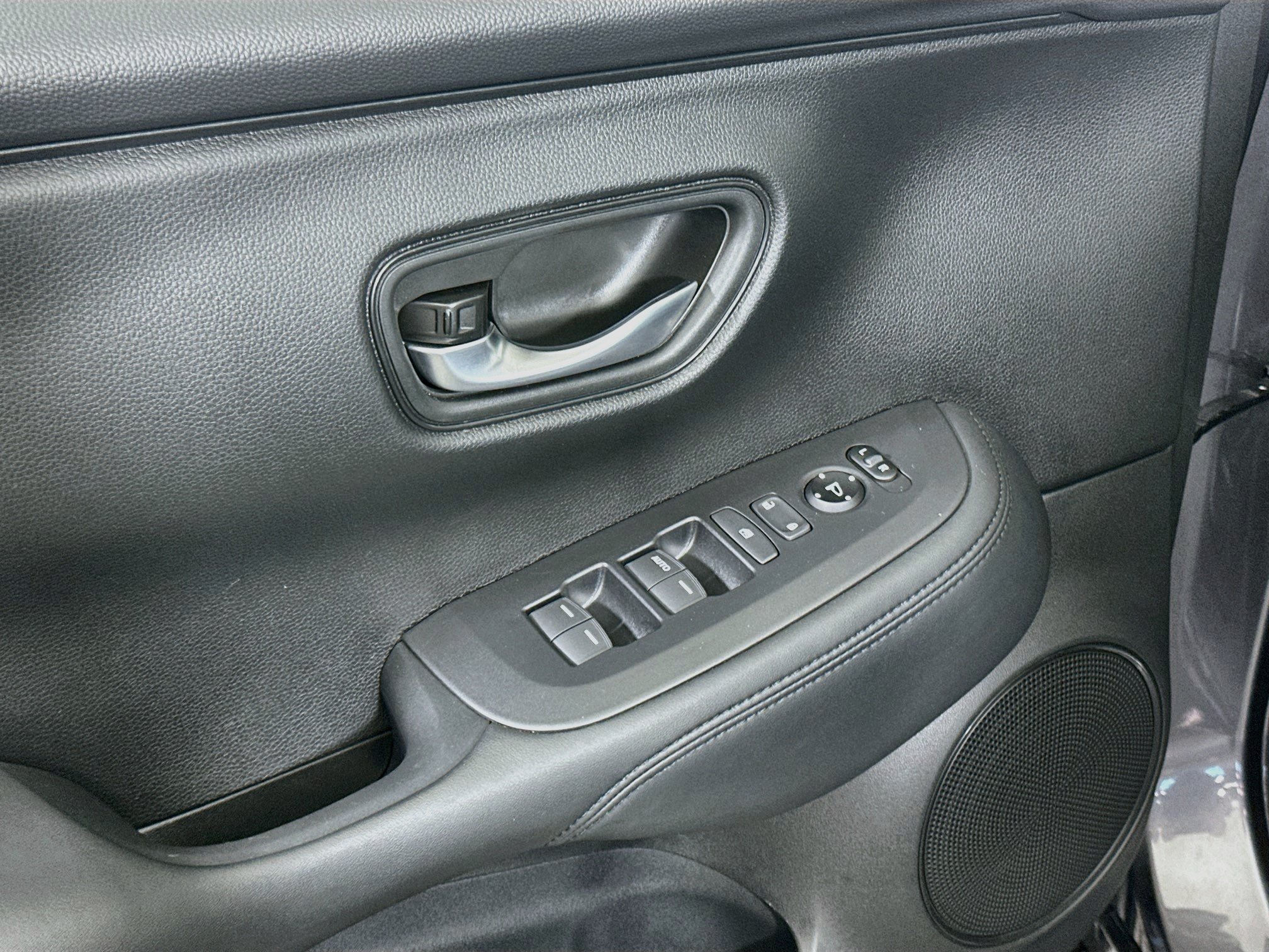 Used 2025 Honda HR-V LX image 15