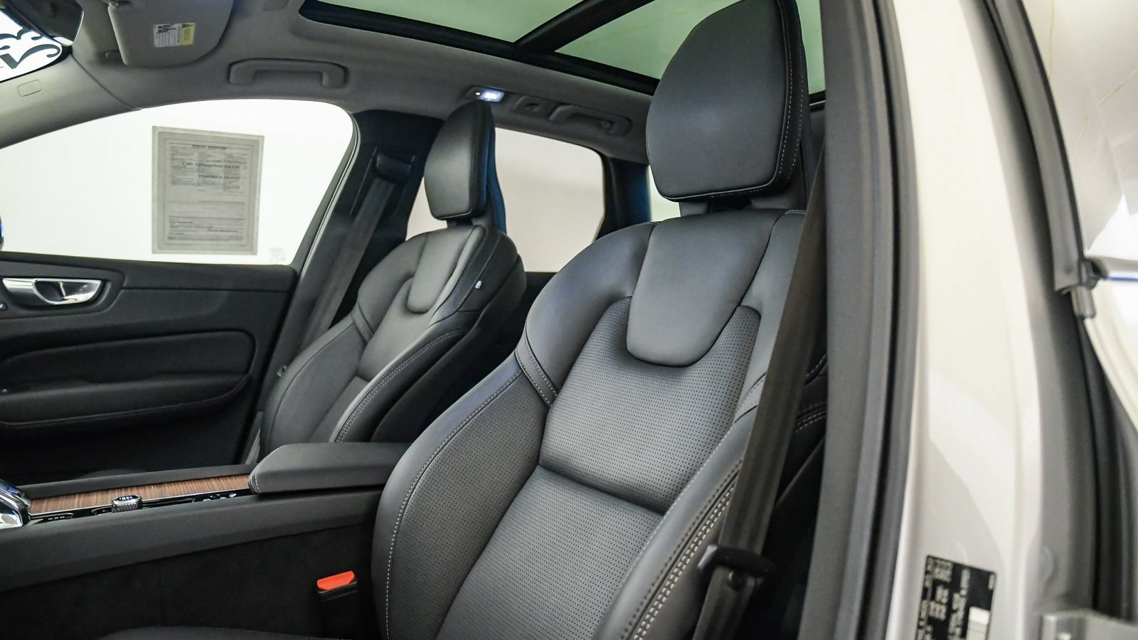 Certified 2023 Volvo XC60 B5 Ultimate w/ Climate Package FWD image 18