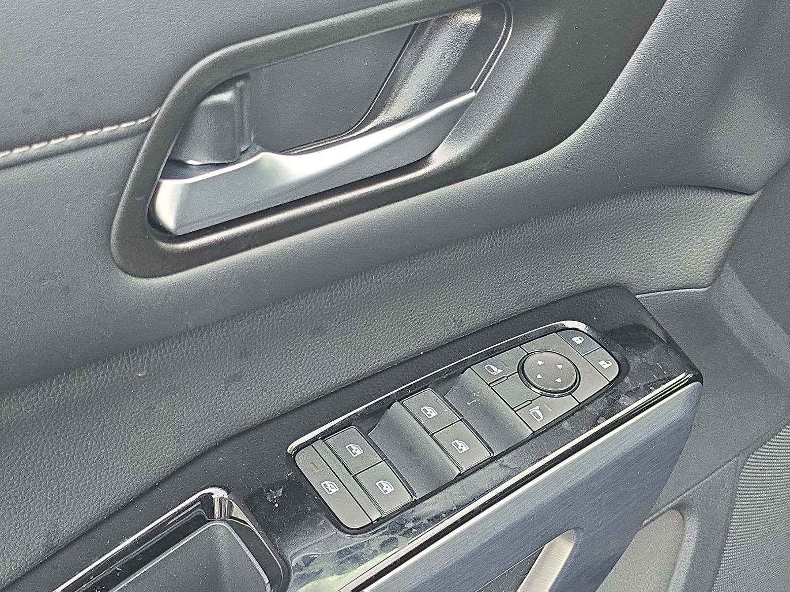 New 2025 Nissan Pathfinder SL image 14