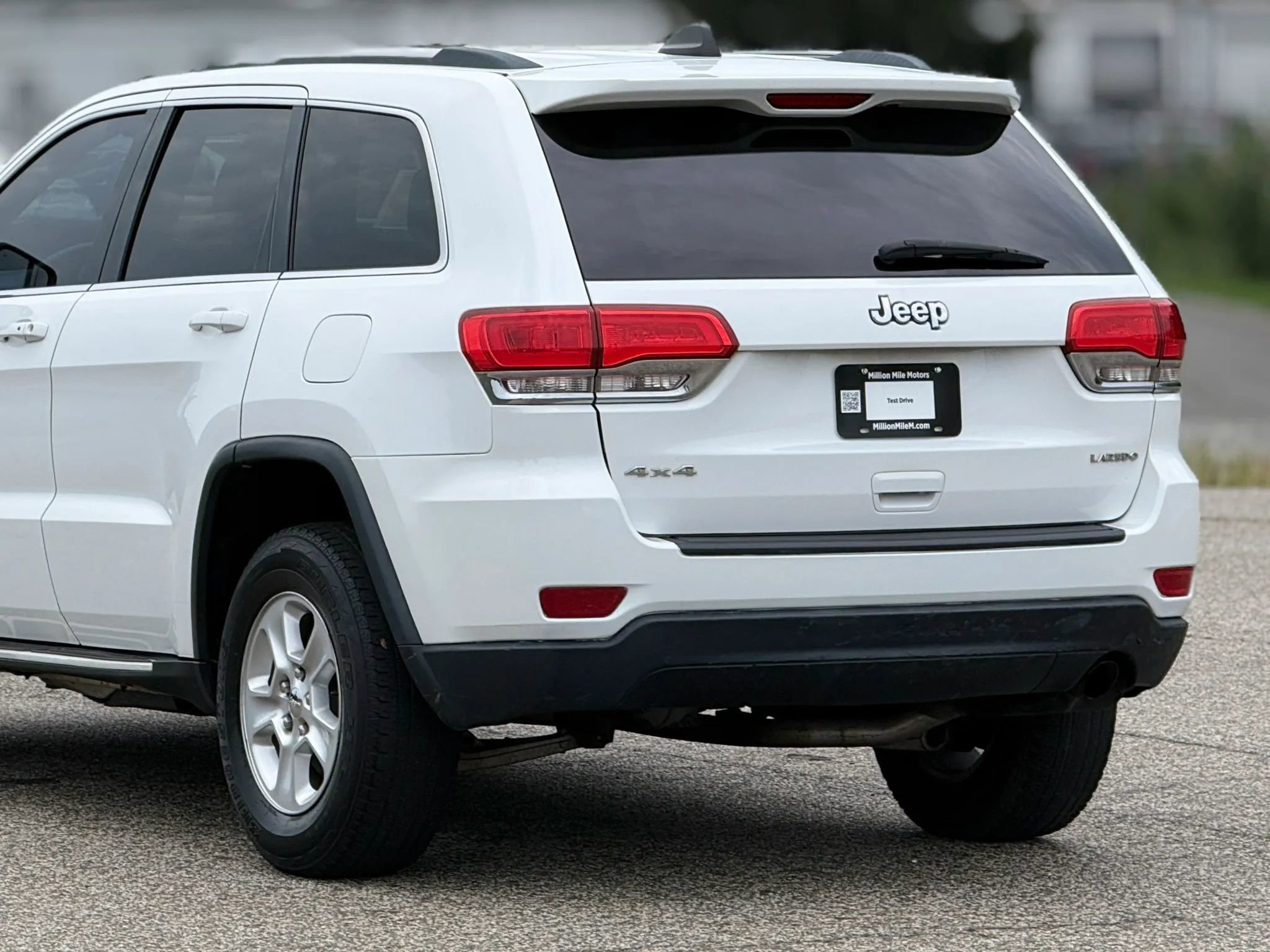 Used 2014 Jeep Grand Cherokee Laredo w/ Security & Convenience Group AWD/4WD image 16