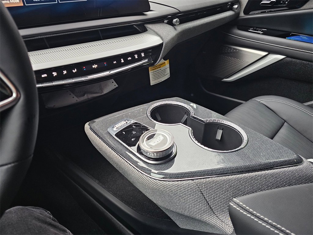 New 2026 Cadillac Optiq Luxury 2 image 24
