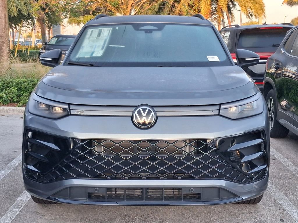 New 2026 Volkswagen Tiguan SE R-Line FWD image 2