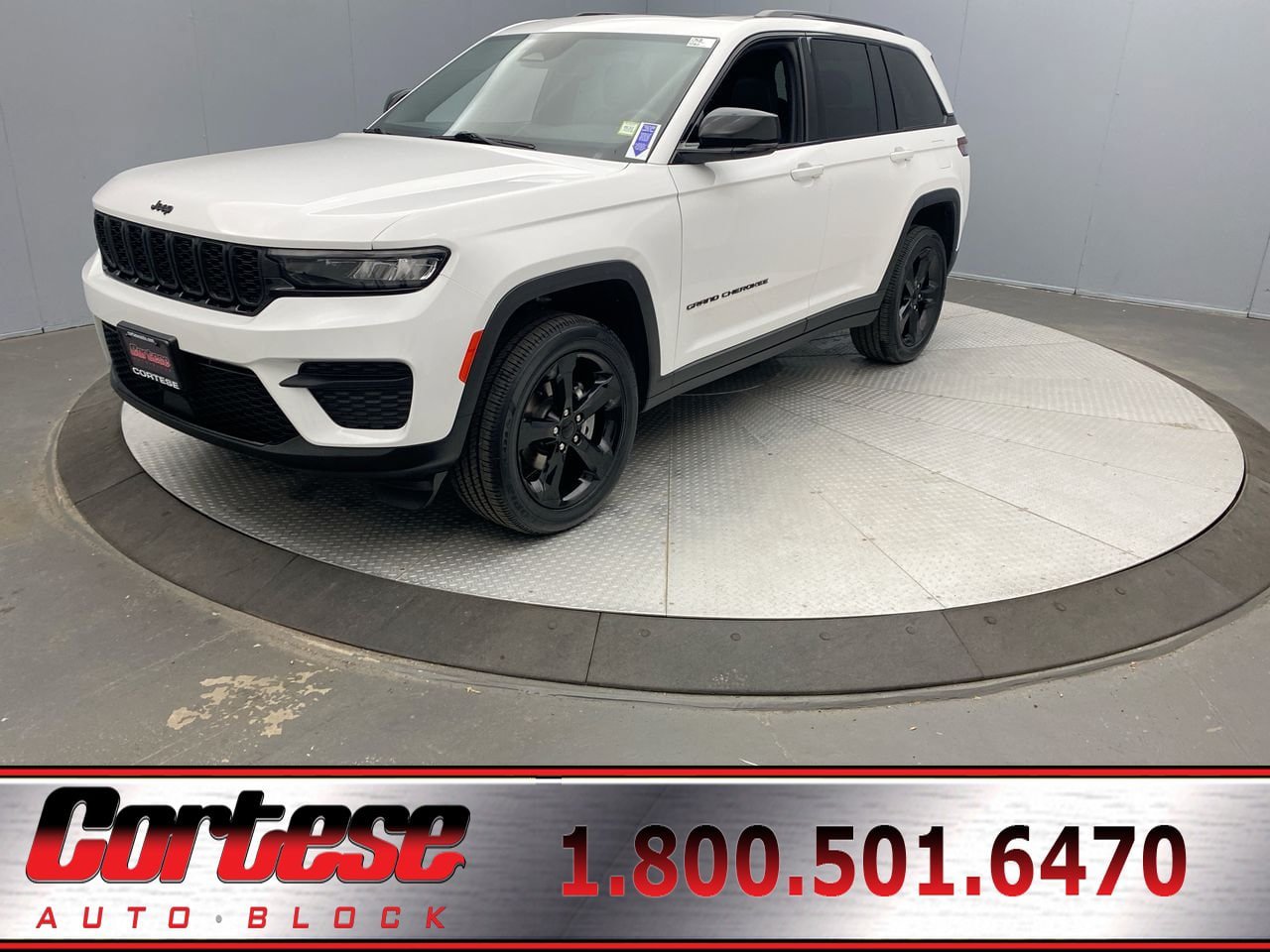 Used 2023 Jeep Grand Cherokee Altitude AWD/4WD image 1