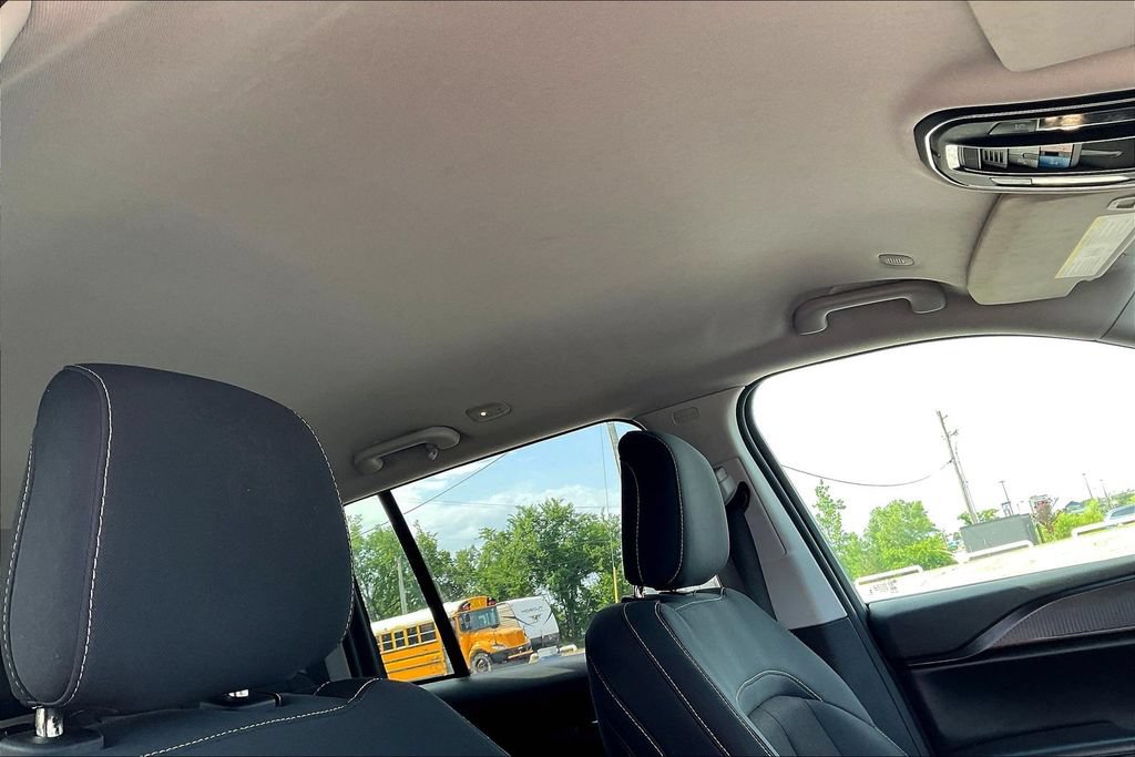 Used 2024 Jeep Grand Cherokee Laredo RWD image 17