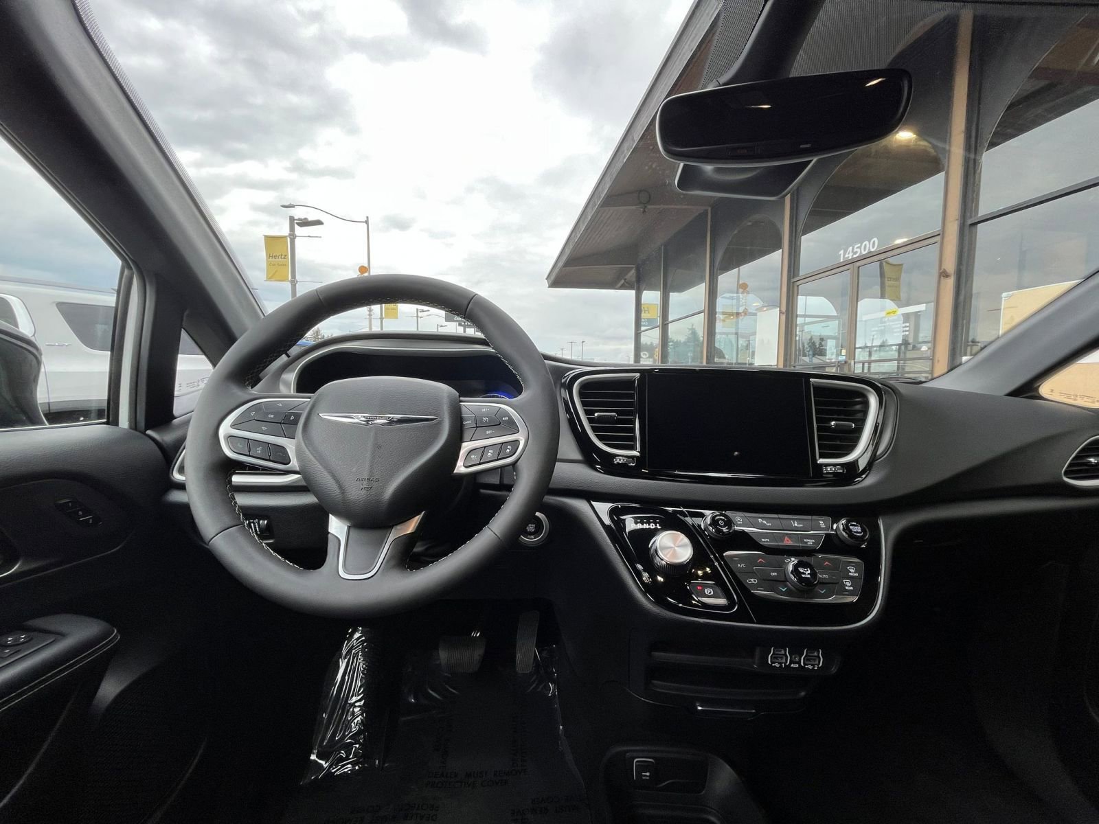 Used 2025 Chrysler Pacifica Select image 36