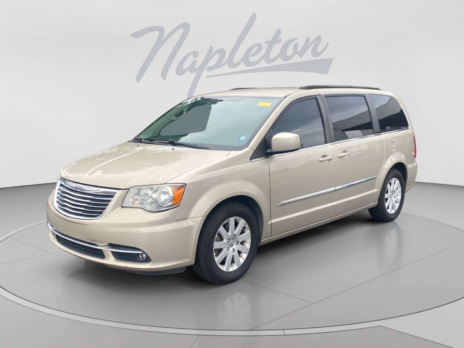 Used 2016 Chrysler Town & Country Touring FWD image 1