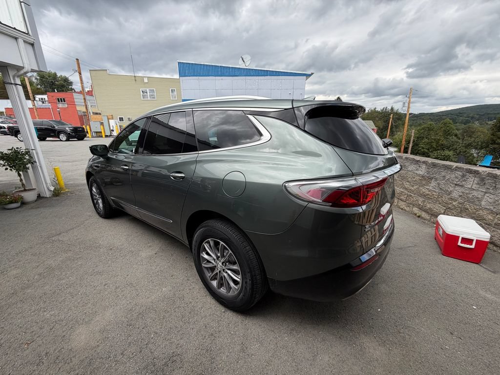 Used 2023 Buick Enclave Essence AWD/4WD image 3