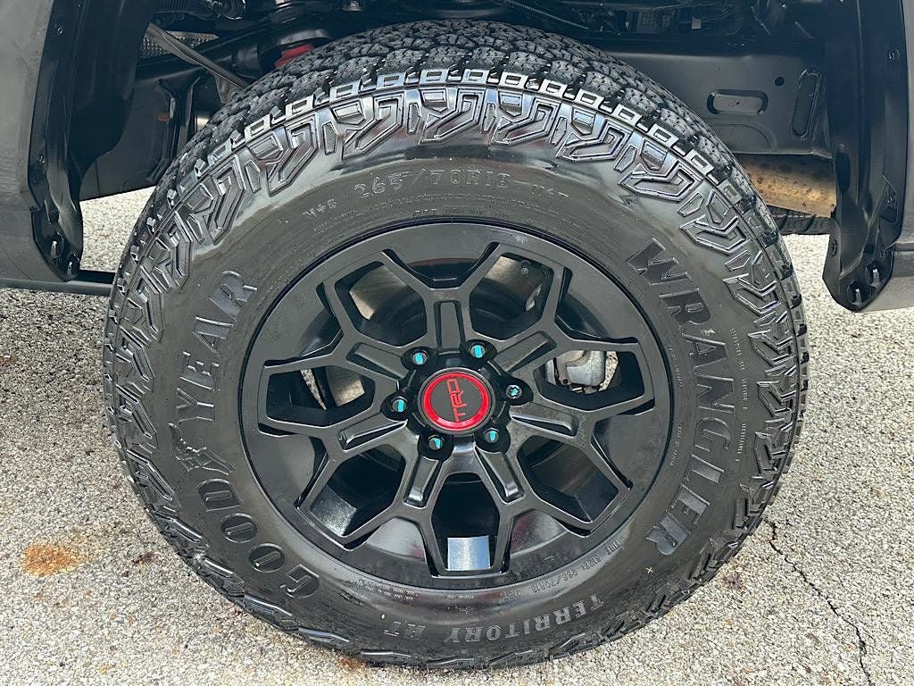 Used 2025 Toyota Tacoma TRD Pro AWD/4WD image 33