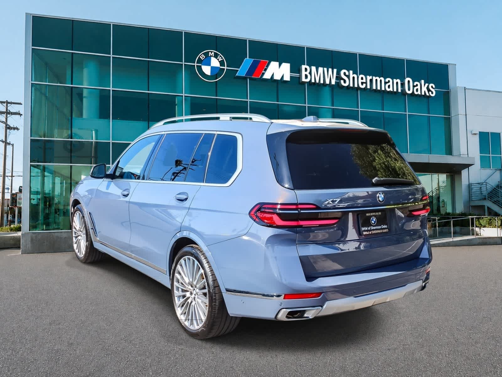 Used 2024 BMW X7 xDrive40i w/ Premium Package AWD/4WD image 6