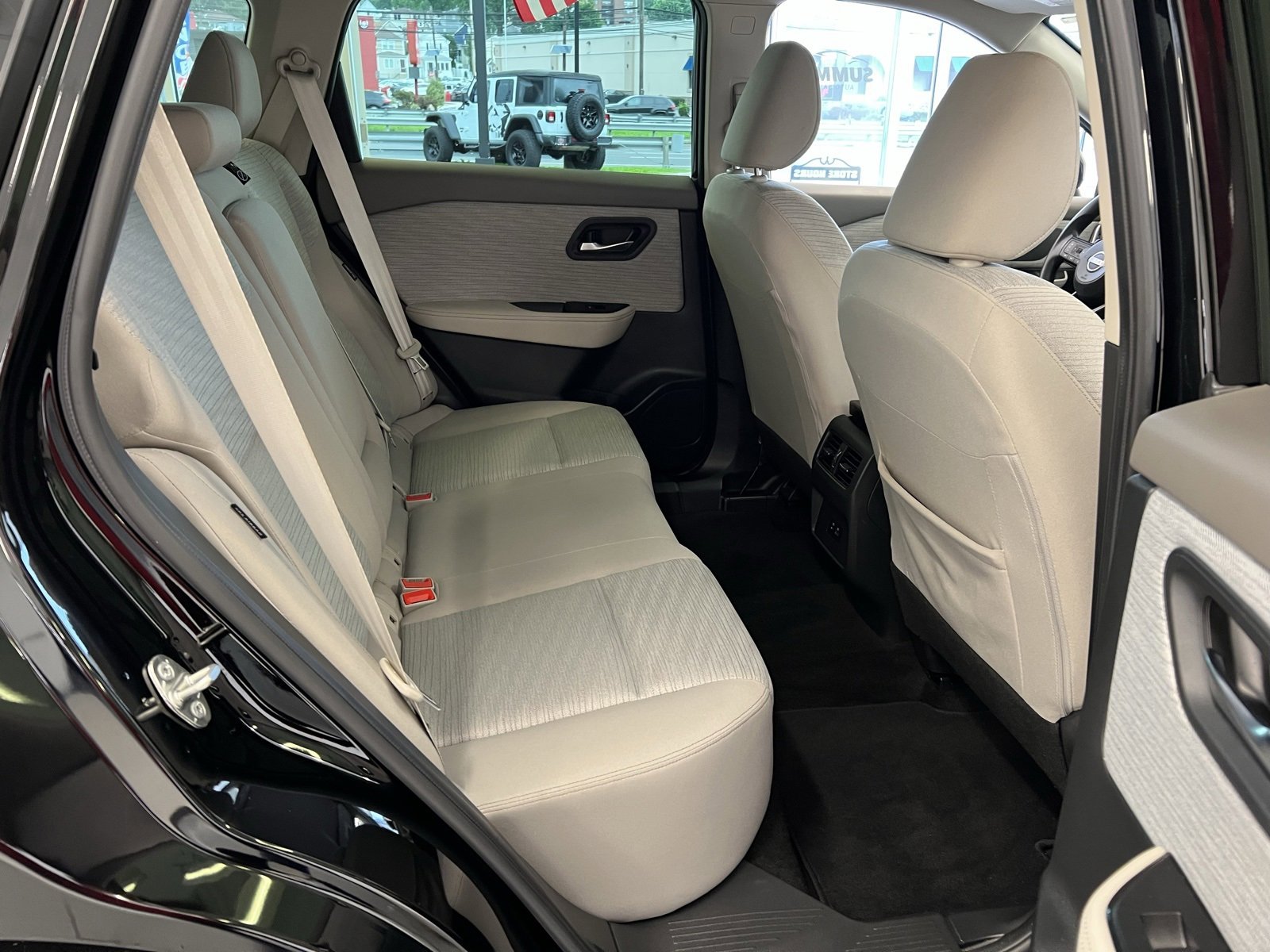 Used 2023 Nissan Rogue SV image 39