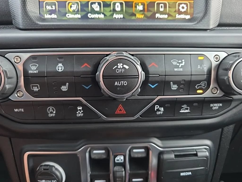 Used 2021 Jeep Wrangler Unlimited Sahara AWD/4WD image 27