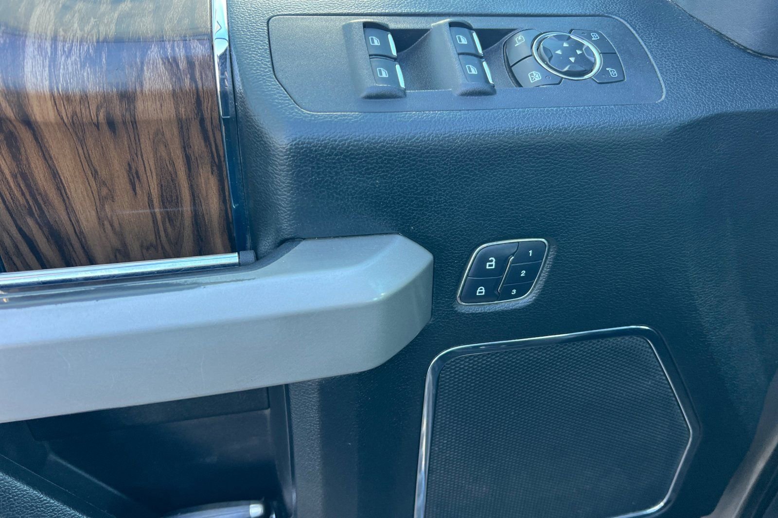 Used 2018 Ford F150 Lariat w/ Equipment Group 502A Luxury image 11