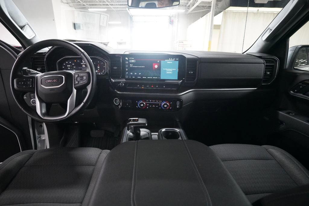 Used 2023 GMC Sierra 1500 Elevation w/ Preferred Package AWD/4WD image 5