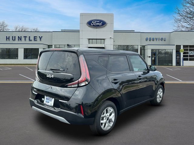 Used 2025 Kia Soul LX w/ LX Technology Package FWD image 4