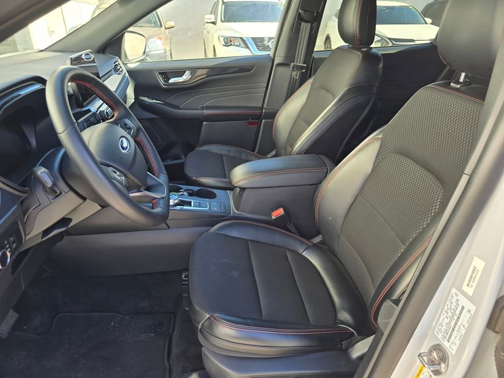 Used 2025 Ford Escape ST-Line image 9