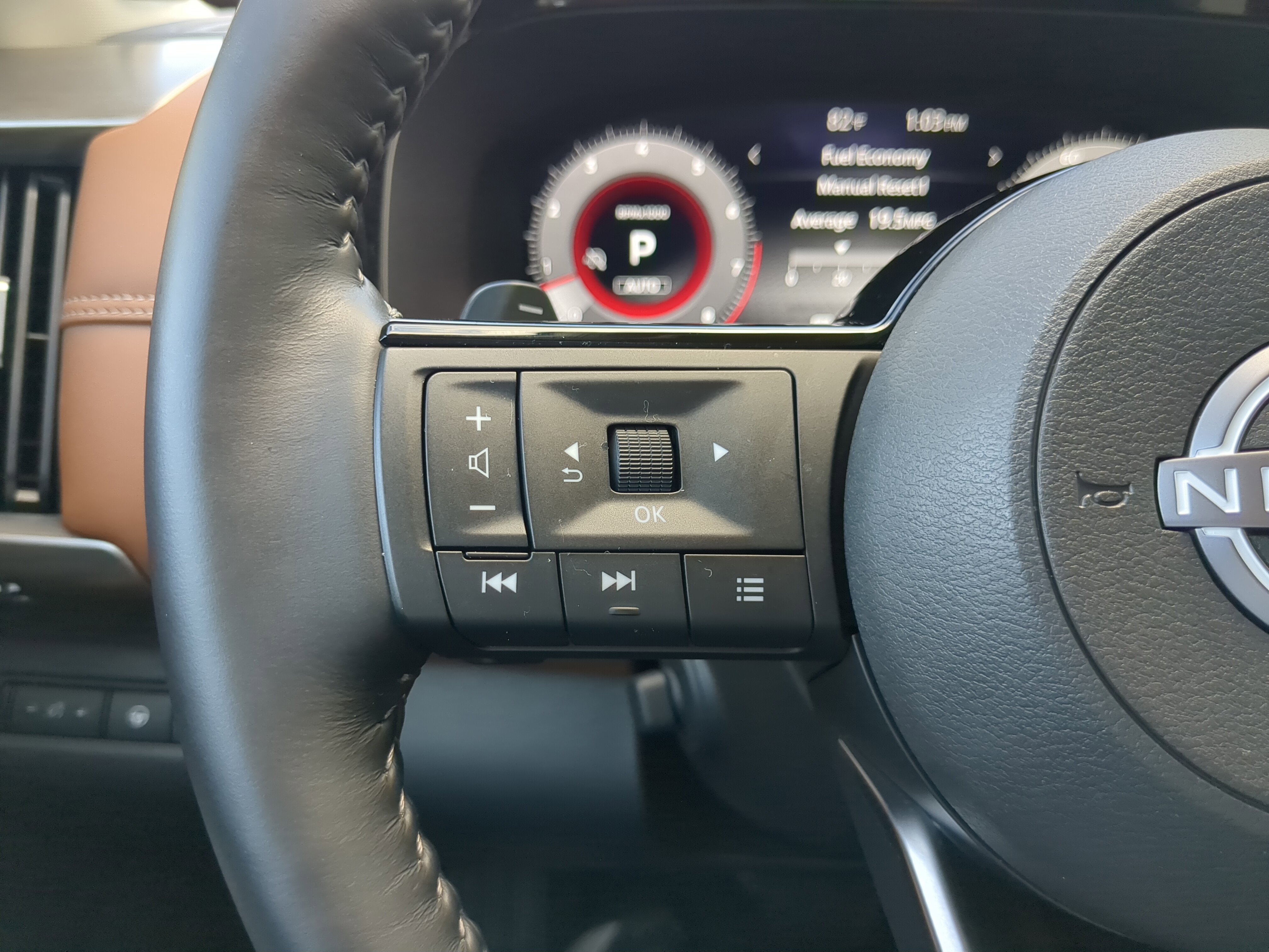 Used 2024 Nissan Pathfinder Platinum w/ Cargo Package image 28