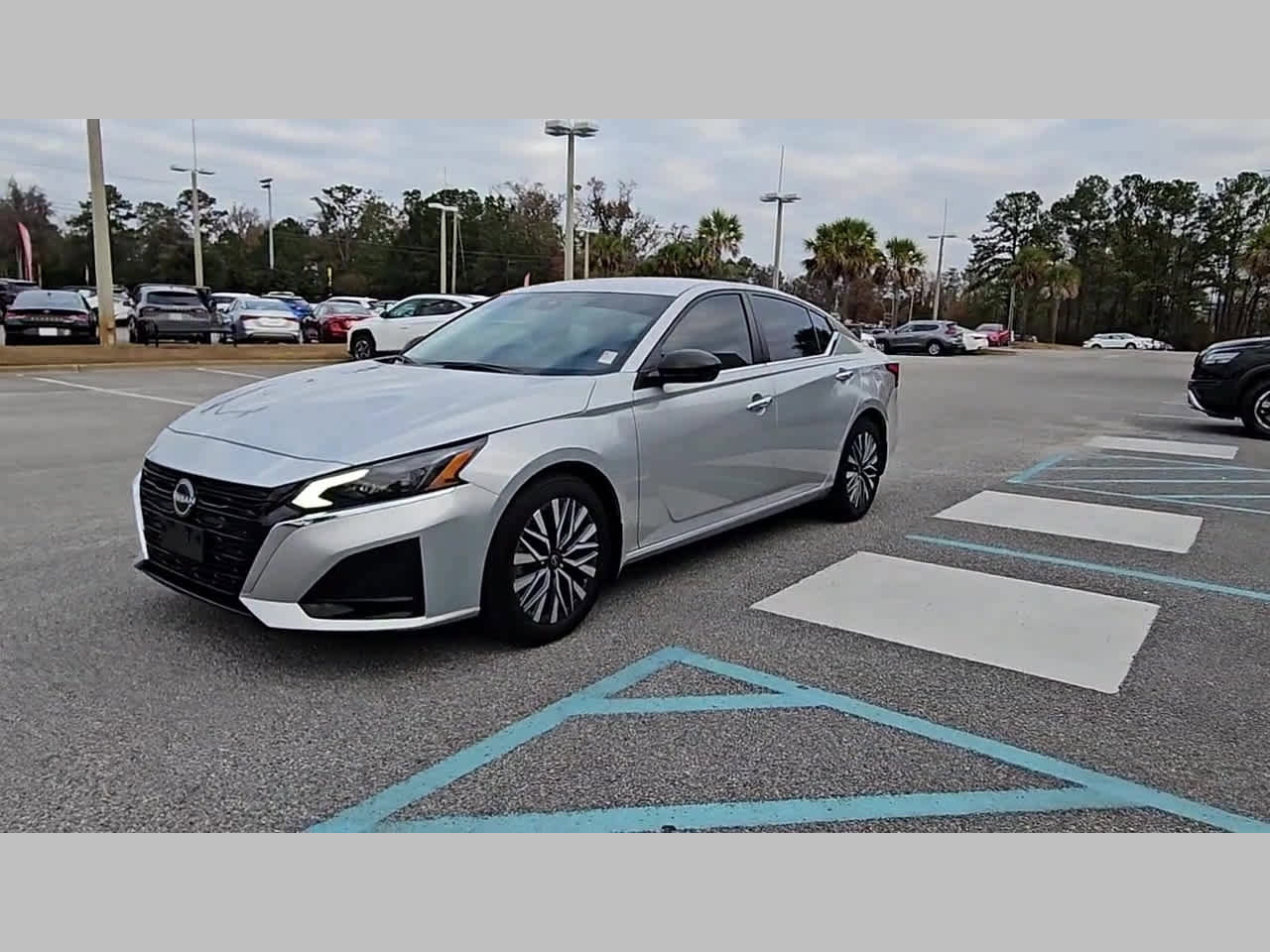 Used 2024 Nissan Altima 2.5 SV image 23