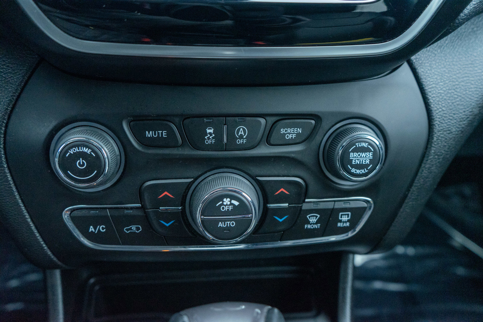 Used 2021 Jeep Cherokee Limited image 21