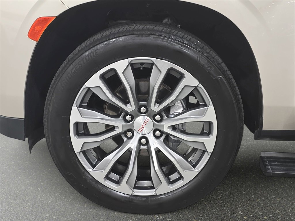 Used 2021 GMC Yukon Denali w/ Denali Premium Package image 31