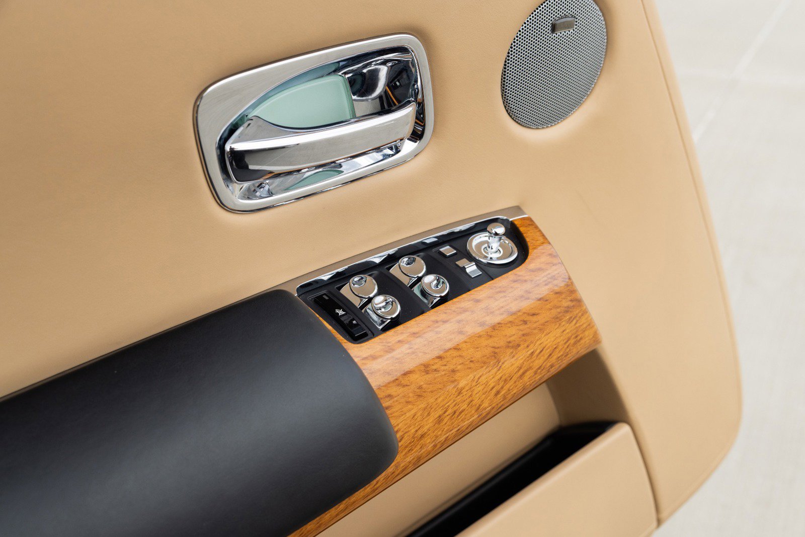 Used 2009 Rolls-Royce Phantom Drophead Coupe RWD image 49