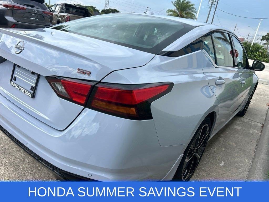 Used 2024 Nissan Altima 2.5 SR w/ SR Premium Package FWD image 8