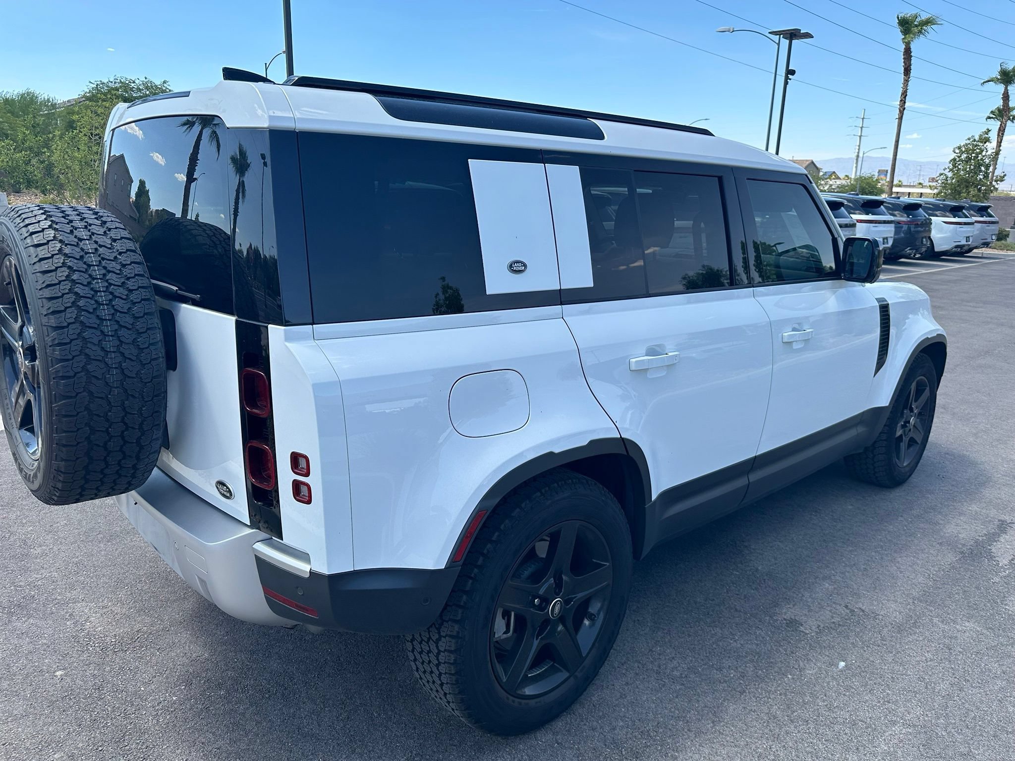 Used 2021 Land Rover Defender 110 SE AWD/4WD image 2