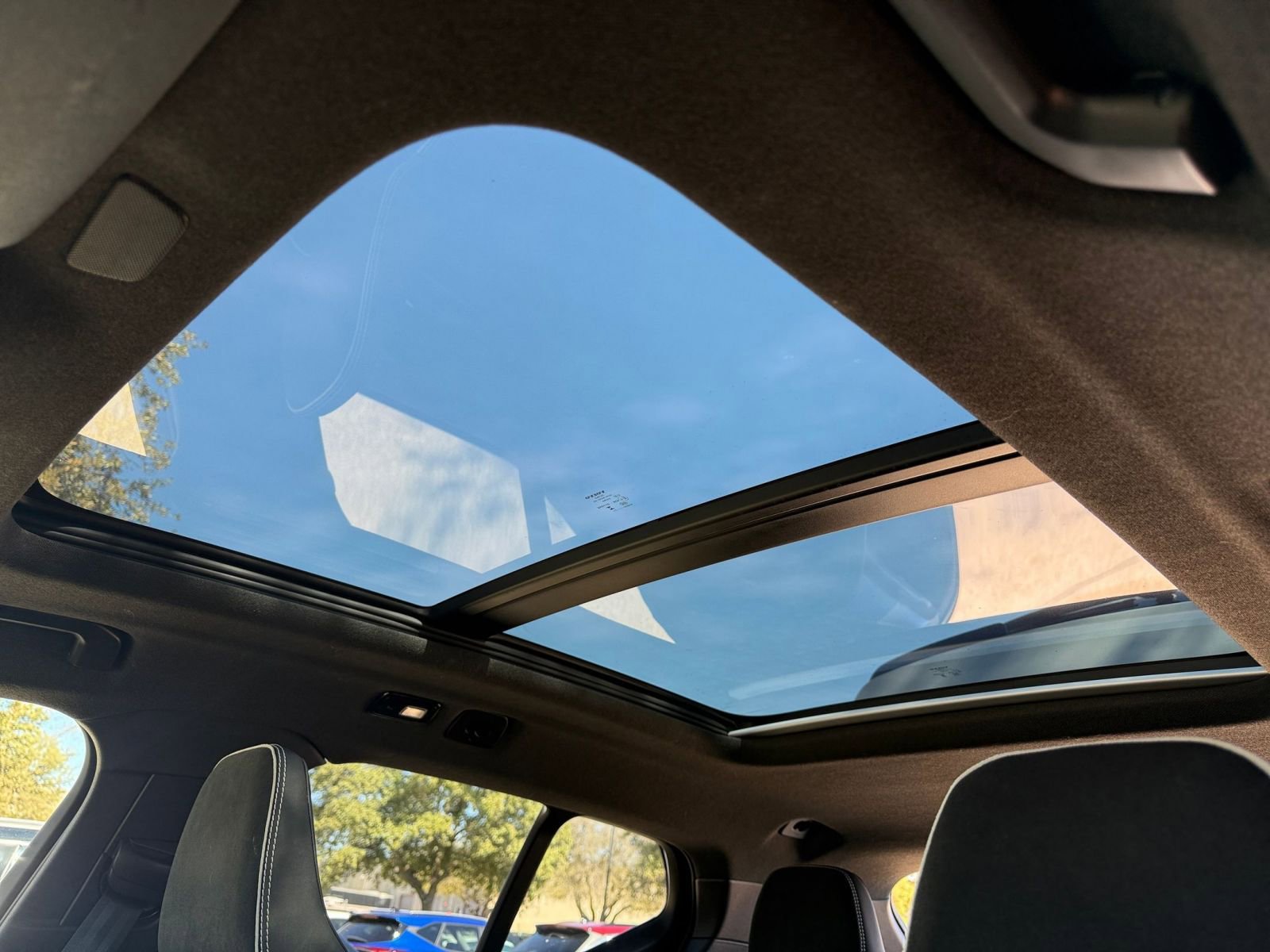 Used 2023 Volvo XC40 Recharge Plus image 35