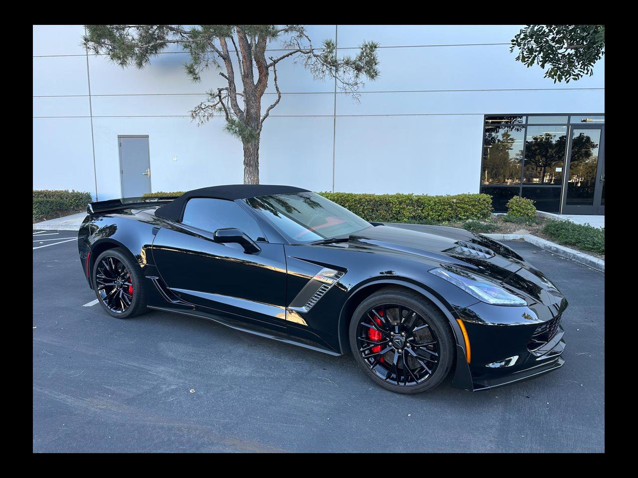Used 2015 Chevrolet Corvette Z06 w/ 3LZ Preferred Equipment Group image 1