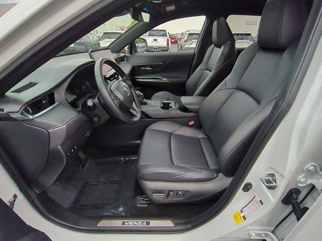Certified 2023 Toyota Venza XLE AWD/4WD image 8