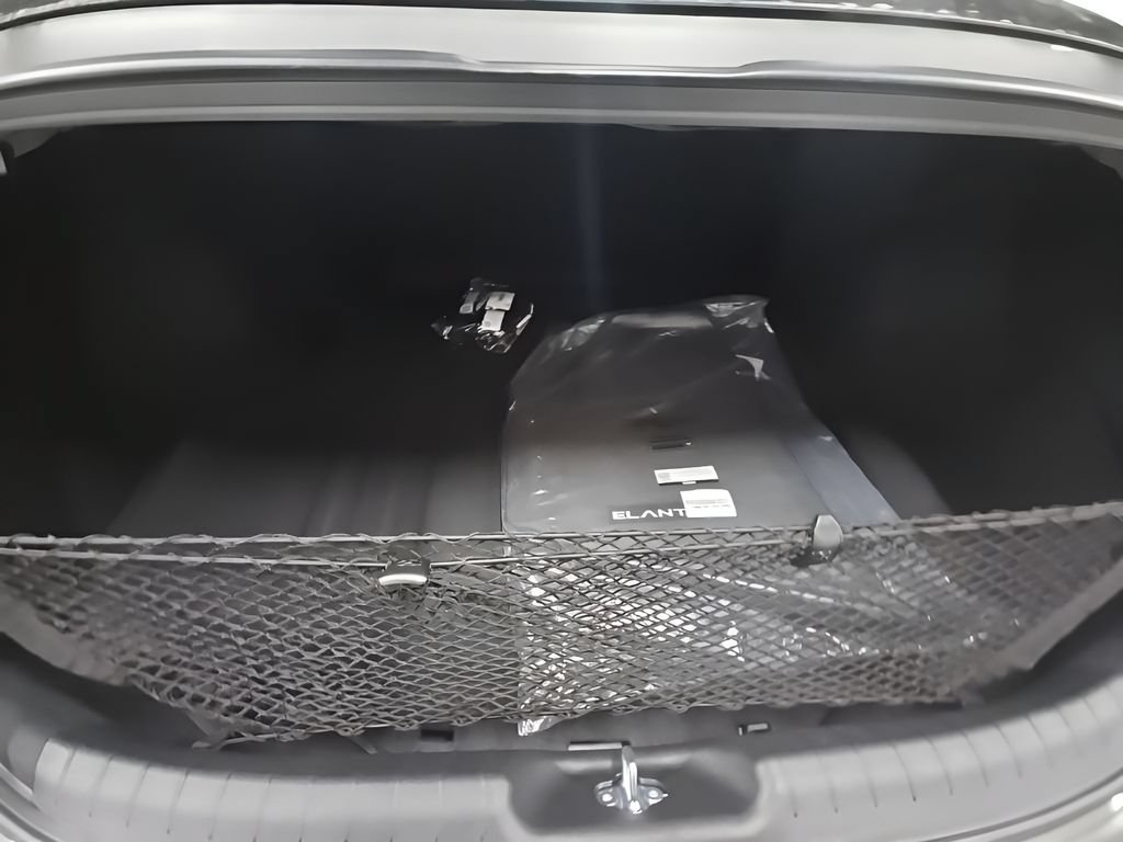 New 2026 Hyundai Elantra SE FWD image 18