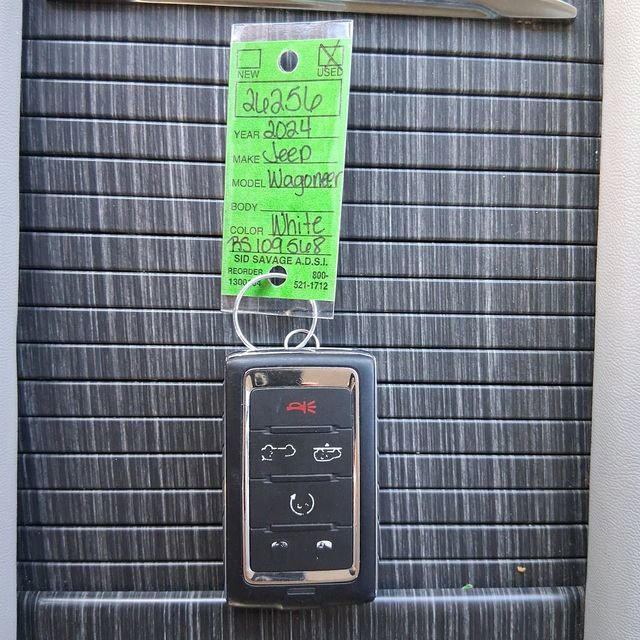 Used 2024 Jeep Wagoneer L Series III w/ Flexible Seating Group image 18