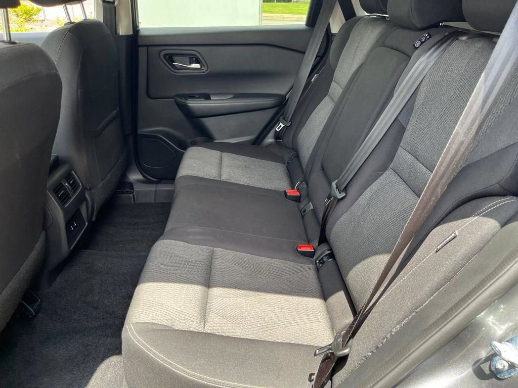 Used 2025 Nissan Rogue SV FWD image 26