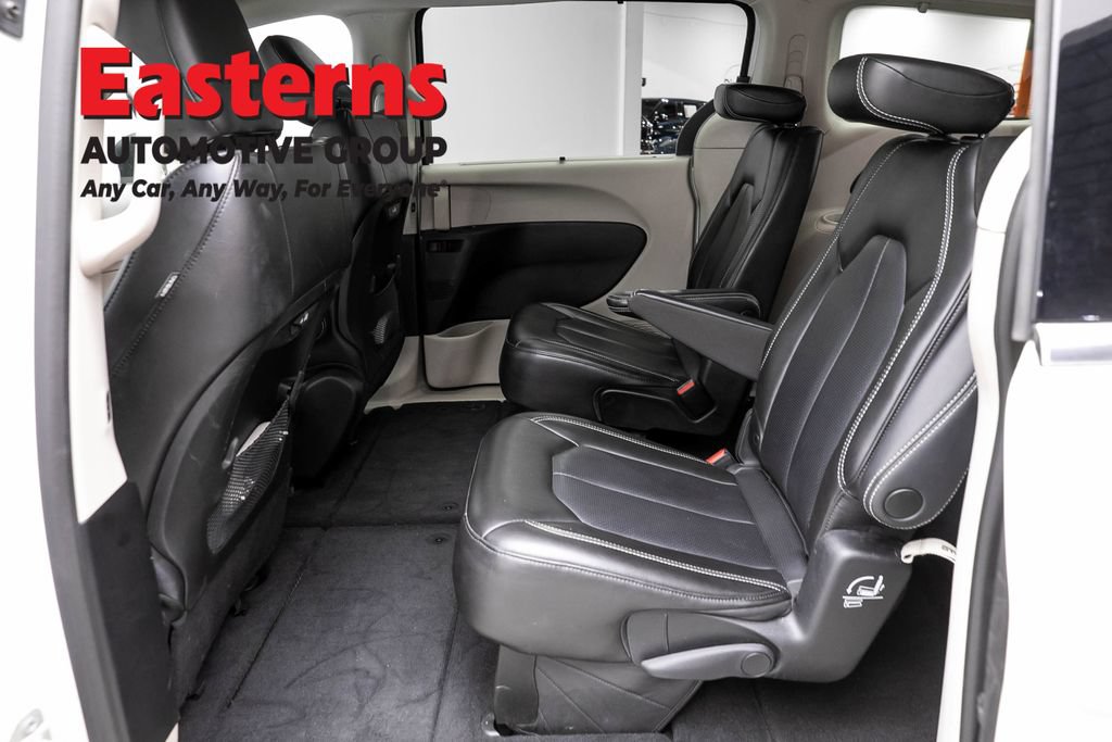 Used 2023 Chrysler Pacifica Touring-L FWD image 22