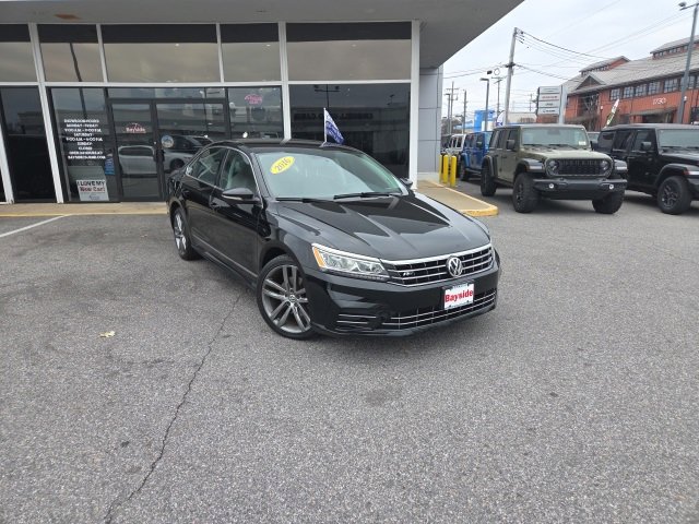 Used 2016 Volkswagen Passat 1.8T R-Line w/ R-Line Lighting Package image 3