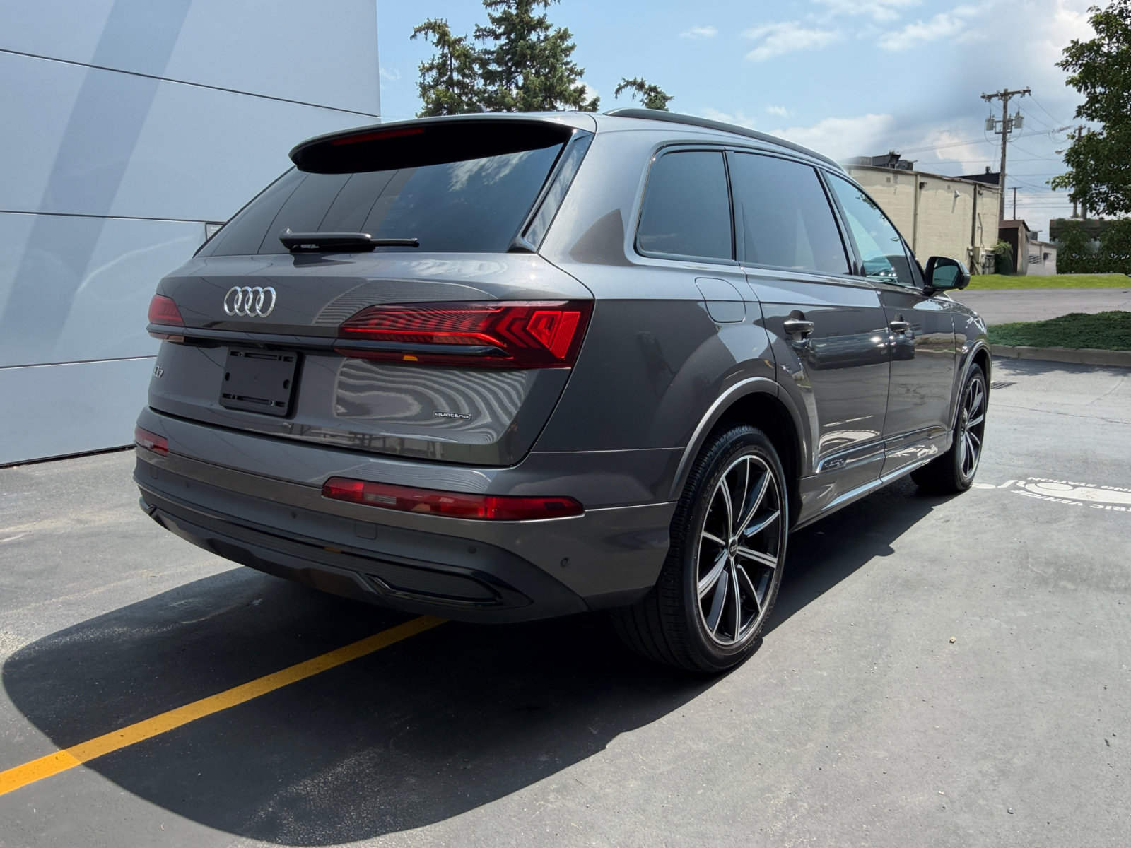 Used 2023 Audi Q7 3.0T Premium Plus w/ Premium Plus Package AWD/4WD image 10