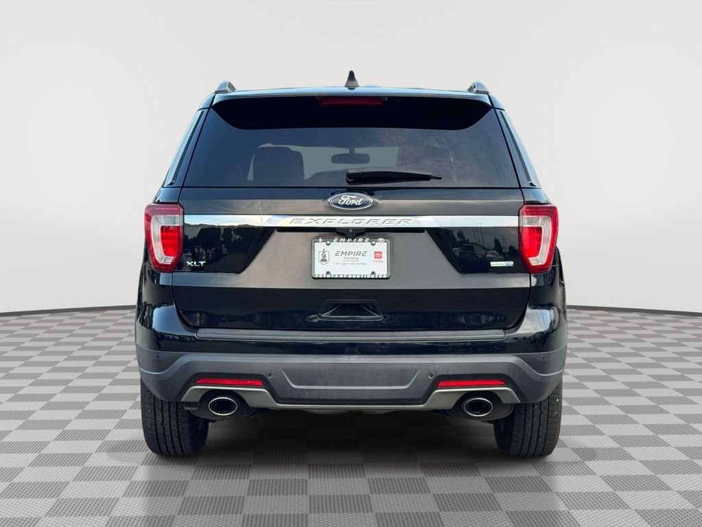Used 2018 Ford Explorer XLT AWD/4WD image 6