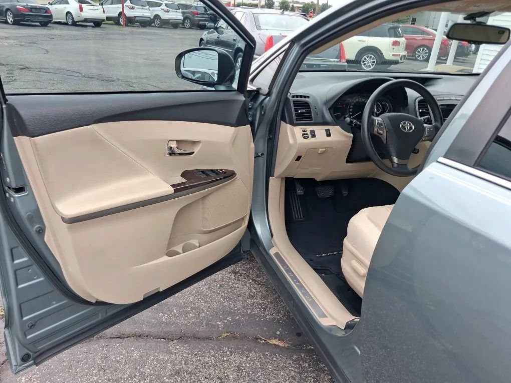 Used 2012 Toyota Venza LE w/ LE Convenience Pkg FWD image 10